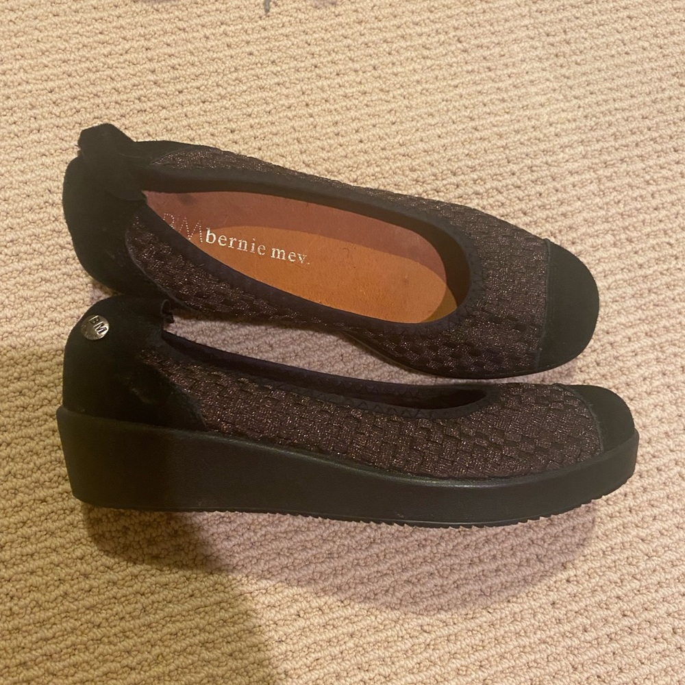 BERNIE MAV. Brown wedges